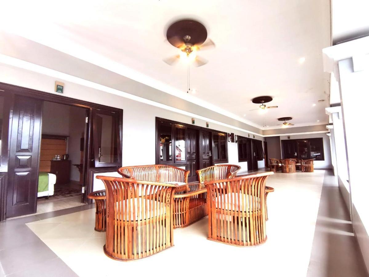 Avila Ketapan Rame Hotel Prigen Exterior photo