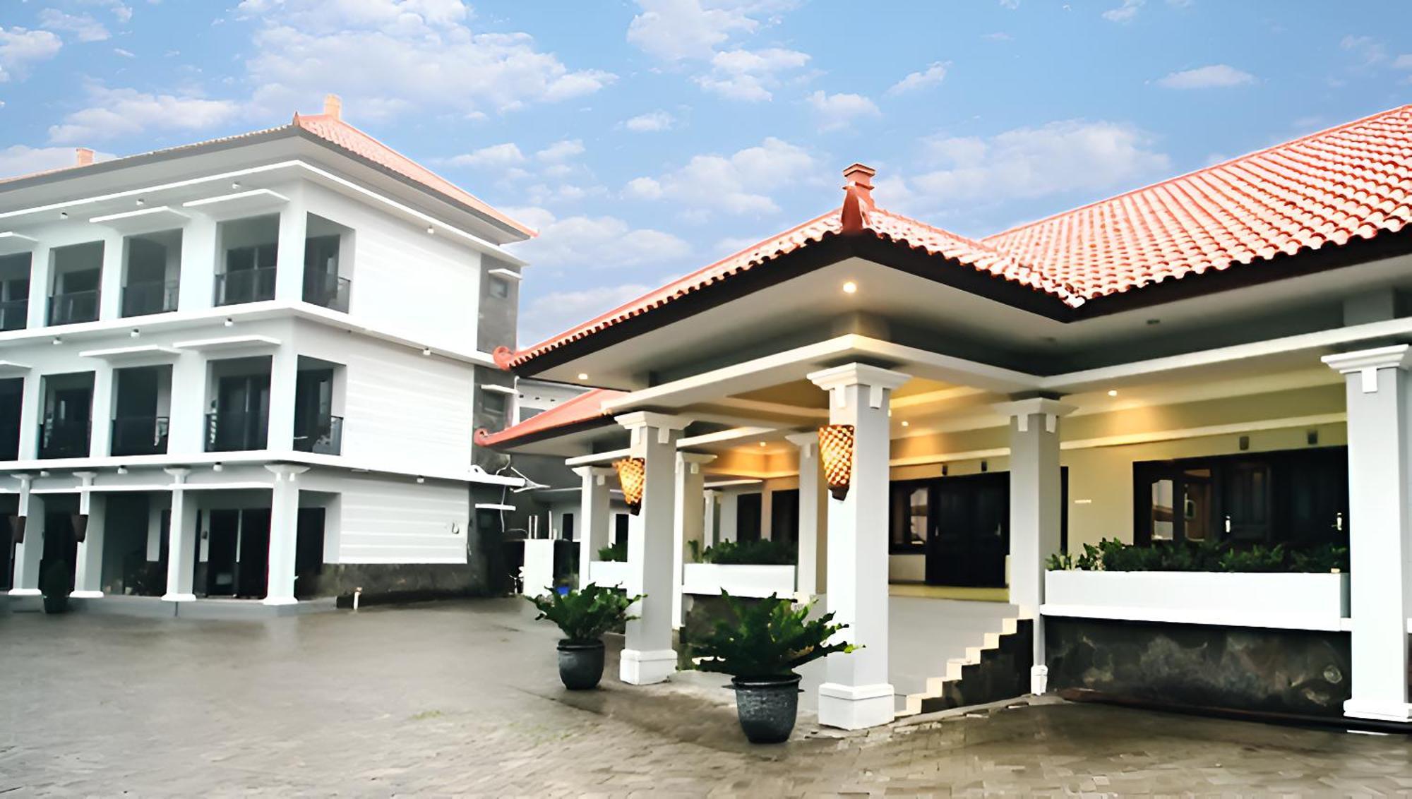 Avila Ketapan Rame Hotel Prigen Exterior photo