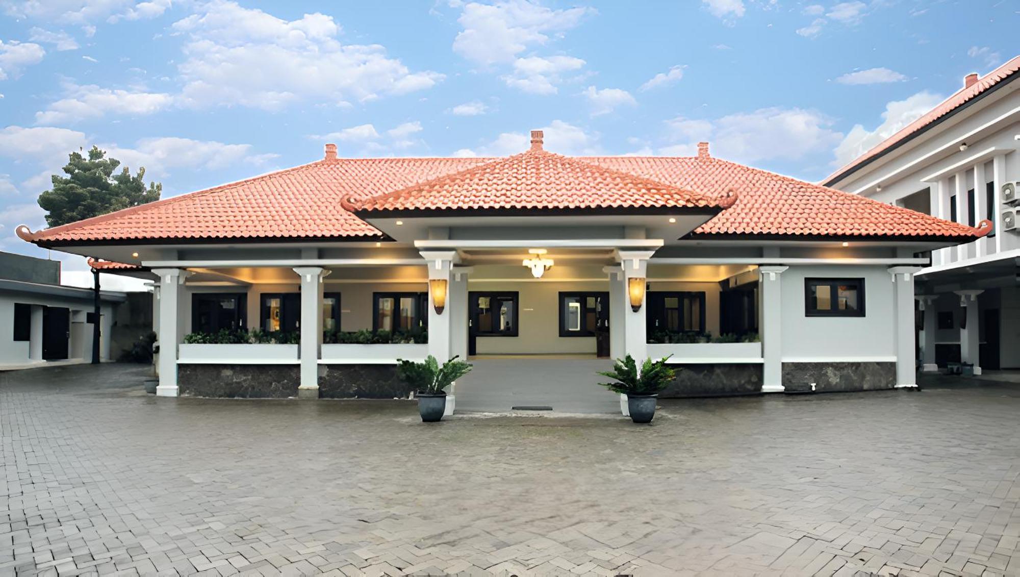 Avila Ketapan Rame Hotel Prigen Exterior photo